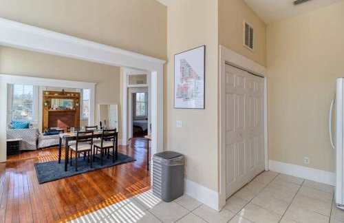 Open & Bright - 5 min drive to TIAA Bank field - Photo 7