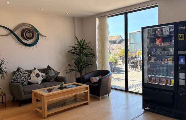 Liberty Wharf Apartments - Photo 2