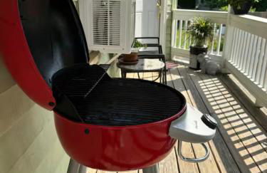 Boston Studio Apartment with Parking, next to Train or Buses, good Neighborhood - Foto 10