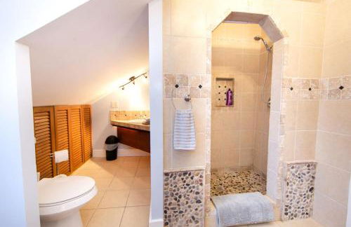 Governors Mansion 5 bedroom-3 bath - Photo 25