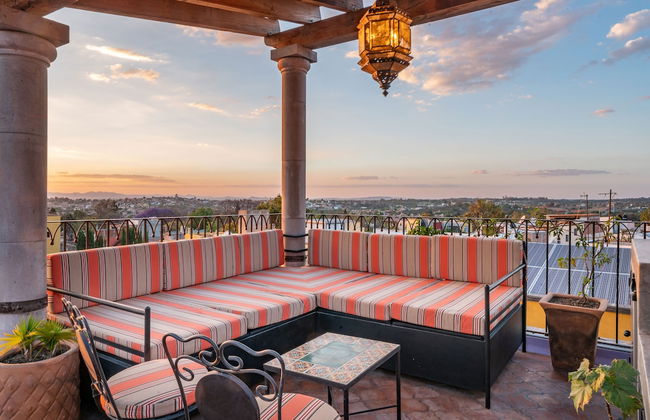 Casa Esperanza, 2BR Designer Charm + Rooftop Views - Foto 1