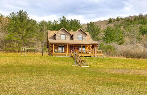 Log Cabin with Pond and Trail Access in Almond! - Foto 26