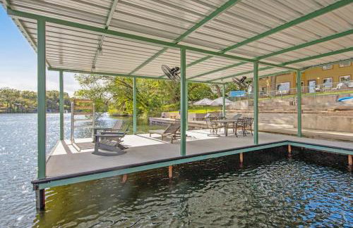 Two-Story Waterfront Retreat with Boat Dock, Two Firepits & Two Kayaks - Foto 31