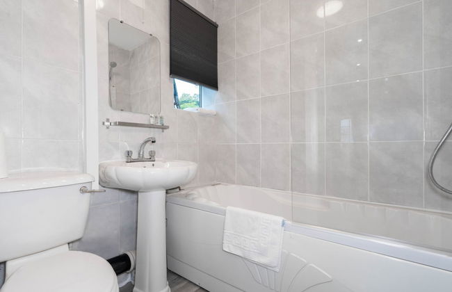 Stylish Three Bedroom House With Garden in Birmingham Suburb - Foto 27