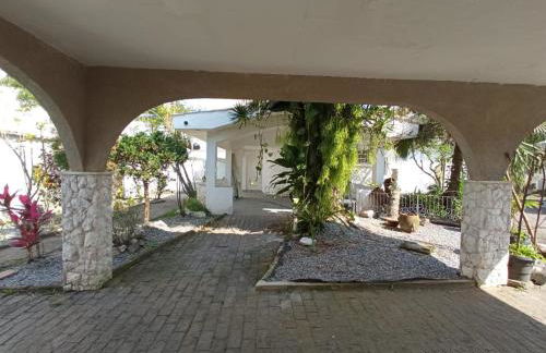 Casa 30 metros da praia com wifi e garagem 6 carros - Photo 44