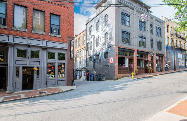 High-design Loft on Historic Alley Park Free - Photo 23