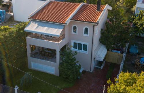 Dana's Luxury Maisonette - Photo 33