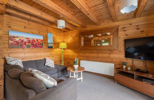 Lake View Lodge with Hot Tub - Foto 19