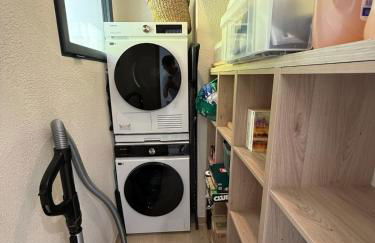 La Maison du Lac sleeps 10 and has air conditioning - Foto 21