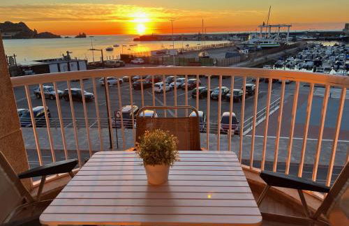 Villa Anita, primera linea de playa en la mejor zona de Águilas - Foto 1