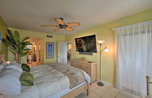 Relaxing Waterfront 2-Story Retreat with Pool Access - Foto 14