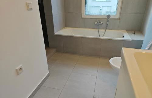 Siegen 2 - Geisweid Work and stay Neu Modernisiert 3 Schlafzimmer Badezimmer Wohnzimmer Balkon - Foto 46