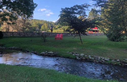 Petting Zoo! Hot Tub, 15 acres, stream & Romance! - Foto 72