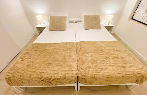 Entire 2 Bedroom Family Friendly House in Belem Lisbon 3 to 5 Guests - Photo 9