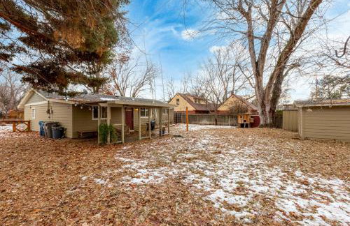 Sunset Home perfect for extended stays with fully fenced in yard, designated office, two living rooms, located across from Boise Foothills and close to Bogus Basin in Boise's North End - Photo 31