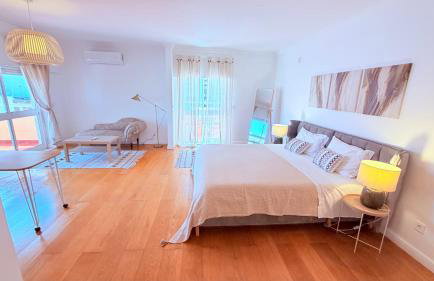 Oceanfront 2 bedrooms apartment with swimming pool & garage - Photo 7