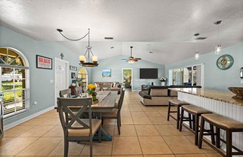 Sunny Oasis Getaway -Heated Pool-Mini Golf-Near Beach - Foto 39