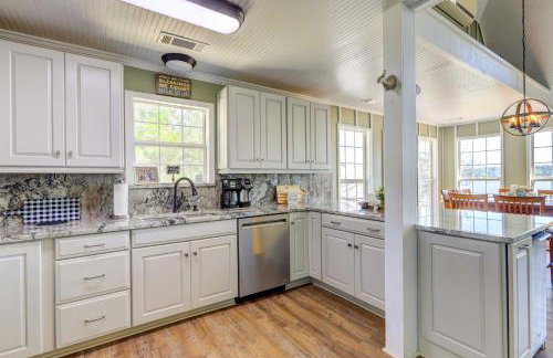 Dock and Fire Pit Stunning Lake Sinclair Home! - Foto 8