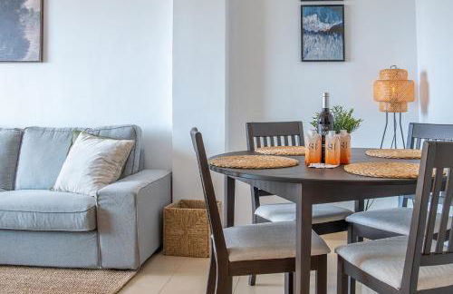 Beachside Retreat with Private Terrace - Foto 30