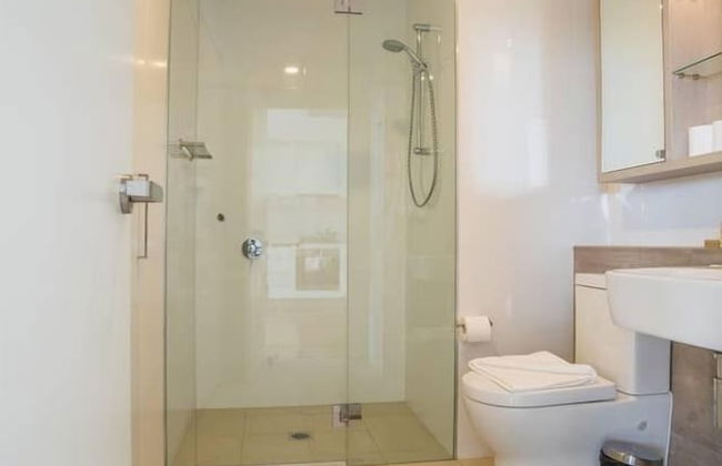 17th Level 1bed1bath APT Macquaire Park+wifi+view - Photo 16