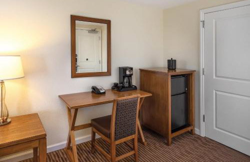 Wyndham Oceanside Pier 2BR Apartment with Resort Access - Photo 33
