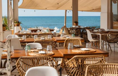 Modern beachside Penthouse with amazing sea views in Costabella, Marbella - Photo 34