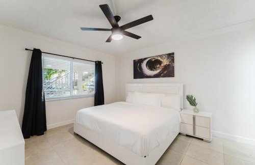 Luxury Waterfront Boca with Pool, Hot Tub and Boat Views - Photo 33