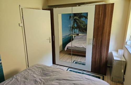 Winterberg Appartement 6 Pers aan Skilift grootste Skigebied nabij Bikepark Unieke locatie met zeer rustige tuin in het bos en het gezellige centrum leuke cafes restaurants en gratis zwembad sauna relax speelruimte parkeerplaats naast Der Brabander - Foto 45