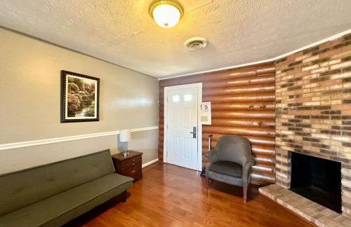 Cottage 9-Lees Ford Marina - Photo 1