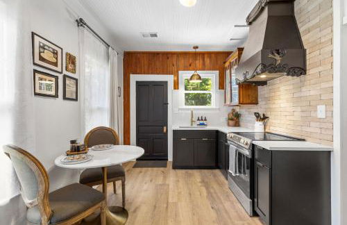 Cozy Cottage in the Heart of Johnson City - Foto 10