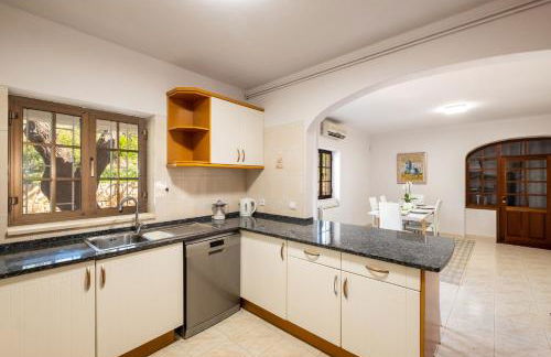 Casa Katarina - Private Villa - Heated pool - Free Wifi - Air Con - Foto 11