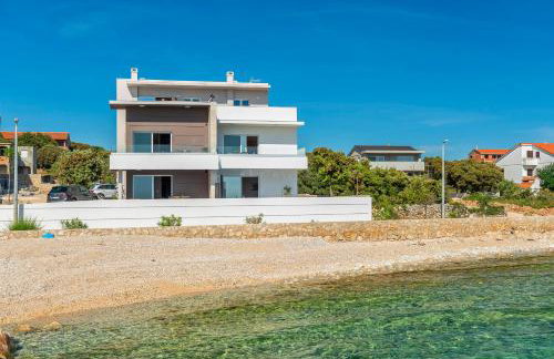 Villa Eni Beachfront apartment with pool - Photo 7