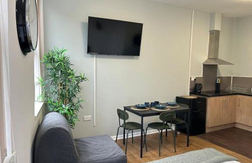 City-Centre Studio · Self-Contained · Sleeps 3 - Foto 9