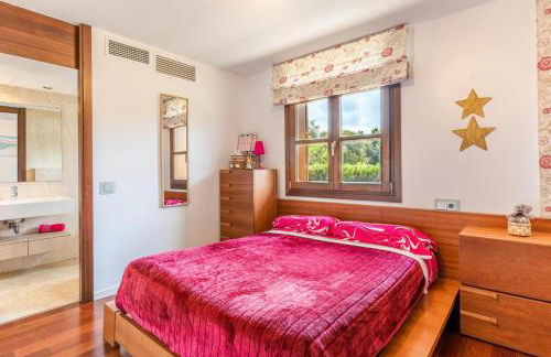 Villa de lujo con piscina, jacuzzi, jardín y terraza - Foto 31