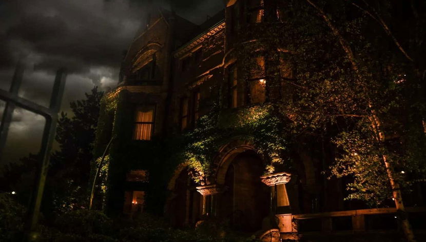 ¿Qué oscuros sucesos ocurrieron en The Whitney?