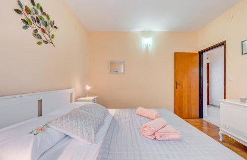 JOVI-relaxing, fenced, private, heated pool & view - Photo 31