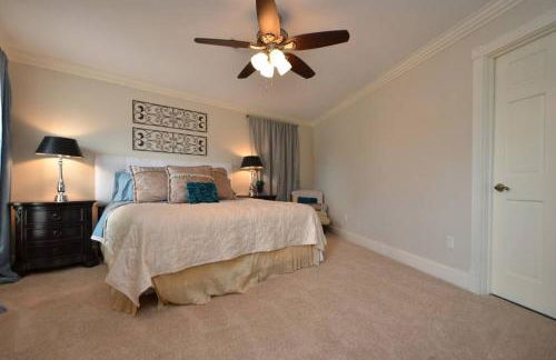 Crosby Backyard Oasis with Weekday Specials! - Foto 12