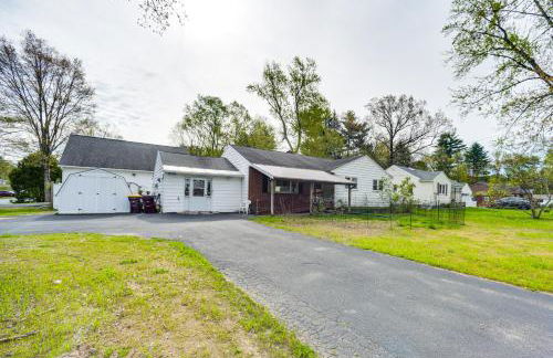 Cozy Ballston Spa Home with Fenced Yard! - Foto 26