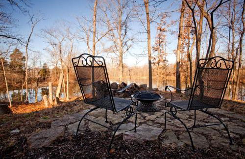 Wonderful Lakefront Cabin with Hot-tub in Carbondale, Illinois - Foto 15