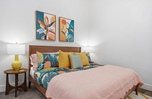 The Ella Stylish King Studio in LaVilla Pool - Photo 20