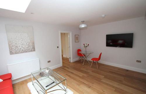 Lovely One Bed Apartment-Near All Transport-Village-FreeParking - Foto 3