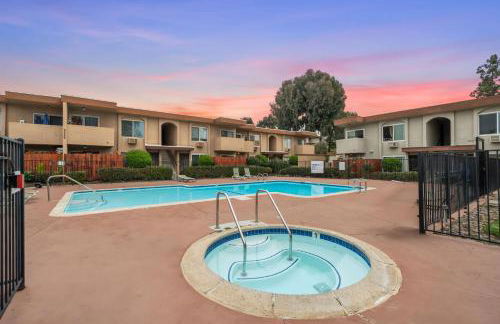 Entire Private Home with 2 Bedrooms 1 Bathroom, King Bed, Pool, Hot Tub, 2 Parking in Mira Mesa Available Now - Photo 2