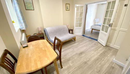 Apartment with a Private Garden and Modern kitchen - Foto 3