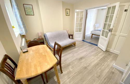 Apartment with a Private Garden and Modern kitchen - Foto 3