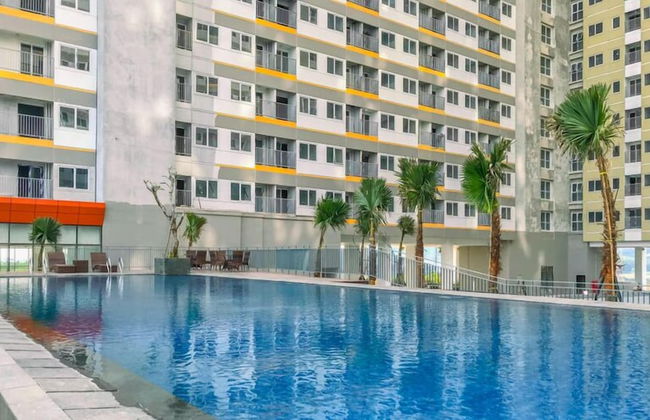 Homey Living and Well Designed Studio Room at Royal Sentul Park Apartment - Foto 16