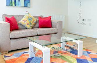 Modern & Exquisite Trumpington Townhouse with Parking & 5 mins to Papworth hospital - Foto 9