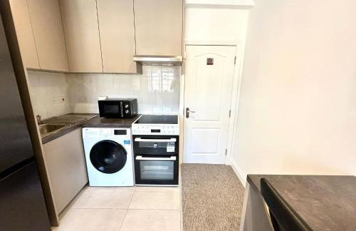 Spectacular Modern, Private Apartment,15 Mins To Central London - Photo 19