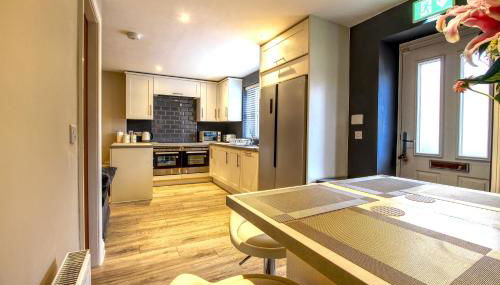 6 Dbl Bed, Central Huddersfield house inc parking - Foto 2