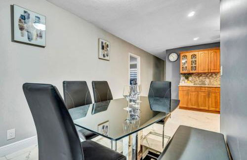 Three Bedroom Pool Home with Modern Interior Design - Foto 17