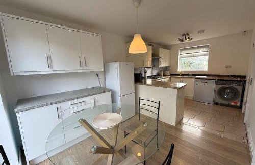 Contractors, Private Driveway for Multiple cars, Wifi, Long Stay - Photo 11